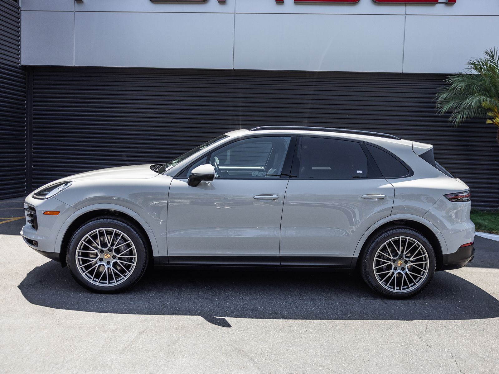 2022 Porsche Cayenne Platinum Edition's photo