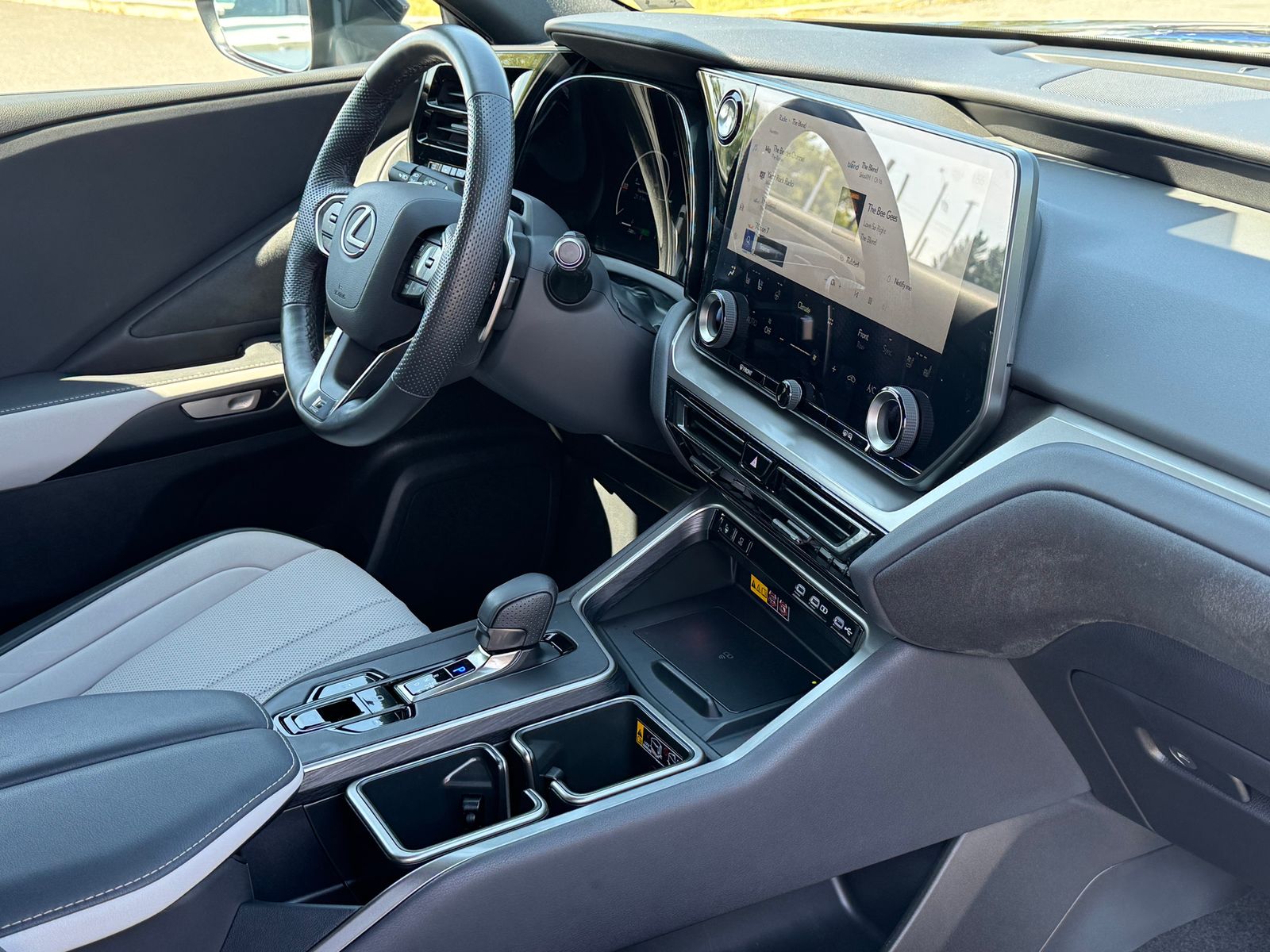 Used 2025 Black Lexus 500h F SPORT Premium image 28
