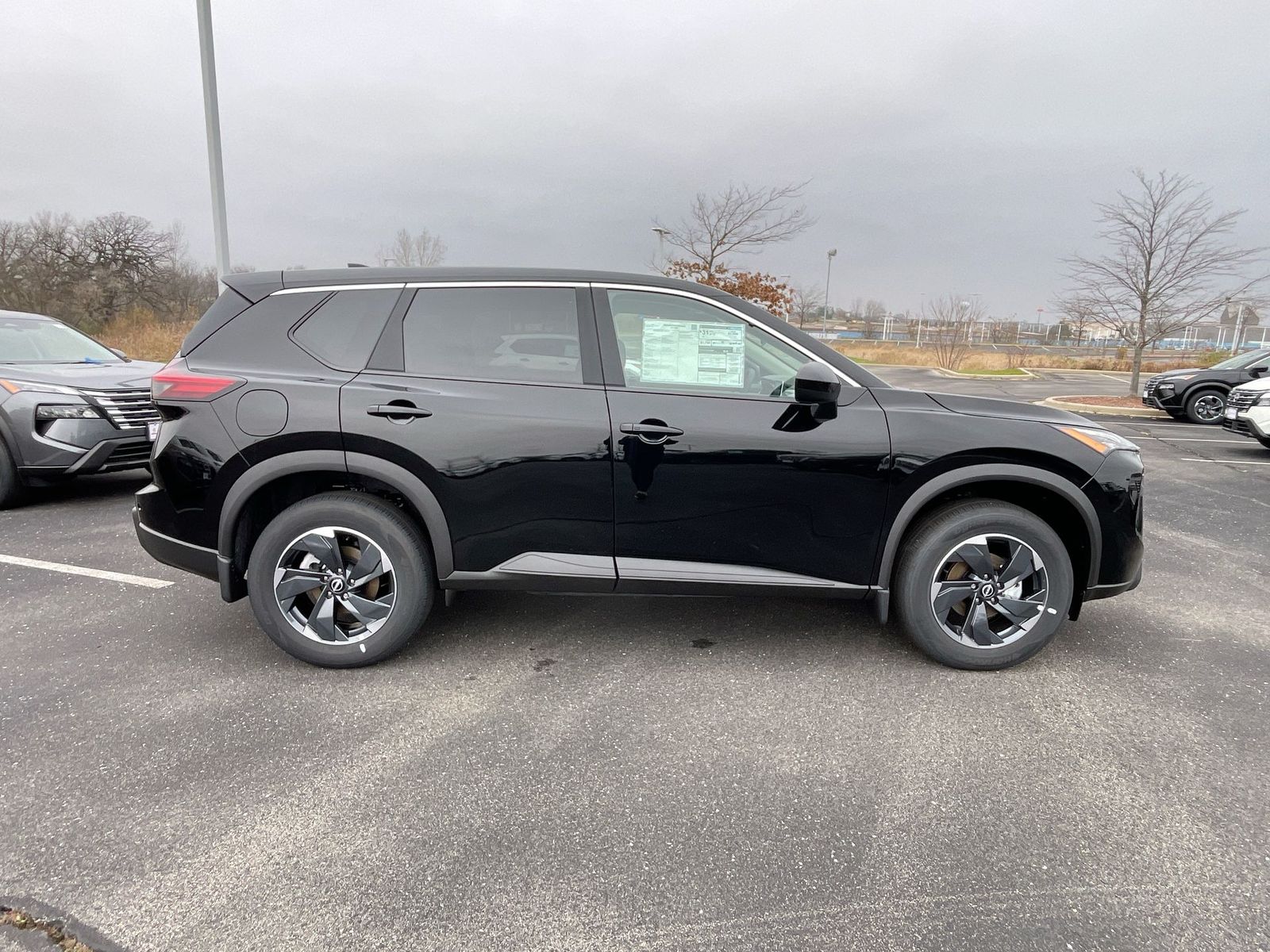 2025 Nissan Rogue SV 38