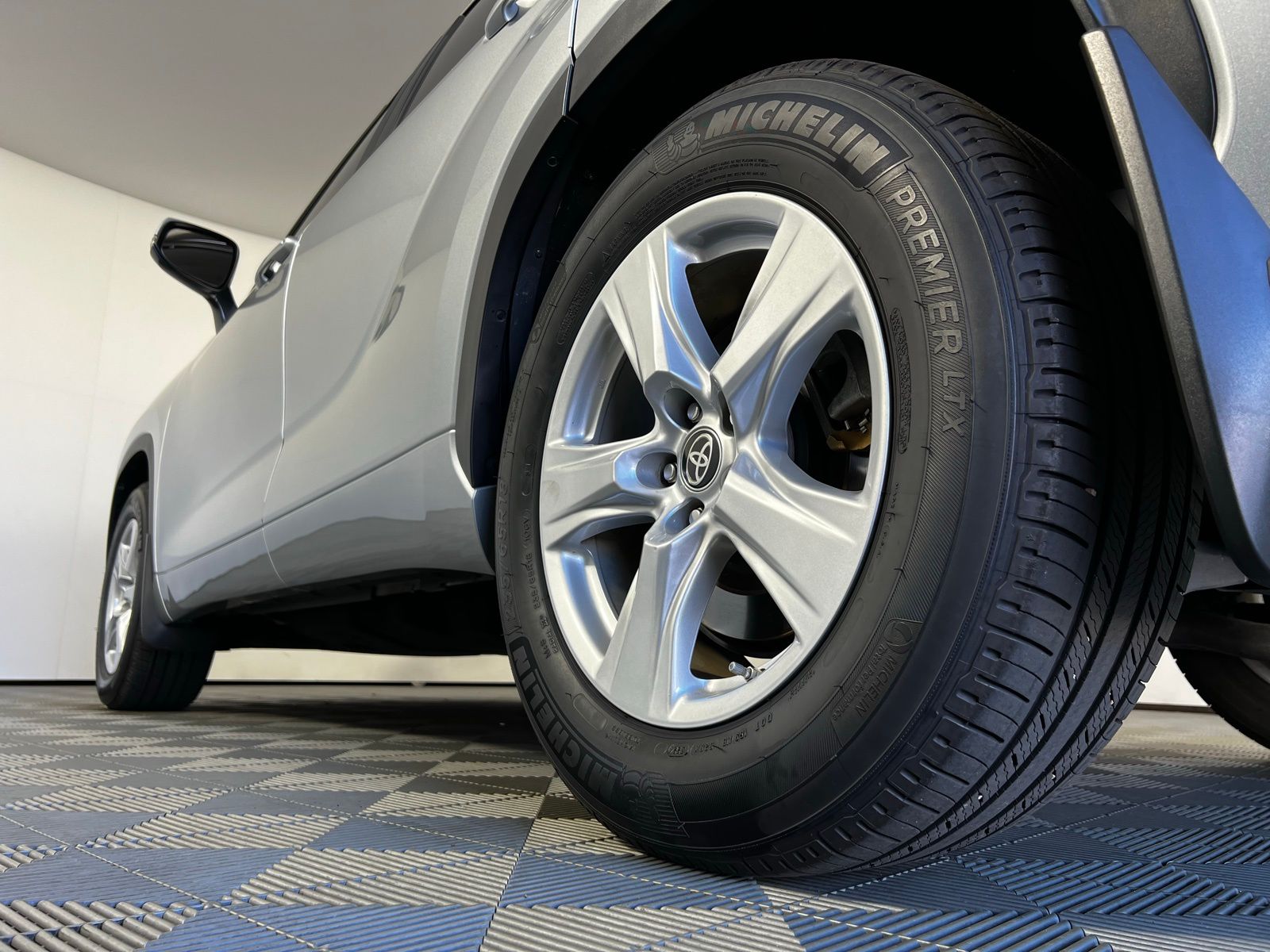 Thumbnail: 2023 Toyota Highlander - 12