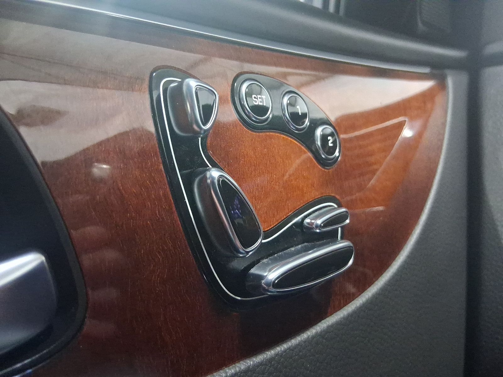 Used Car 2014 Hyundai Equus  Signature For Sale Under $15,000 In Austin, Texas