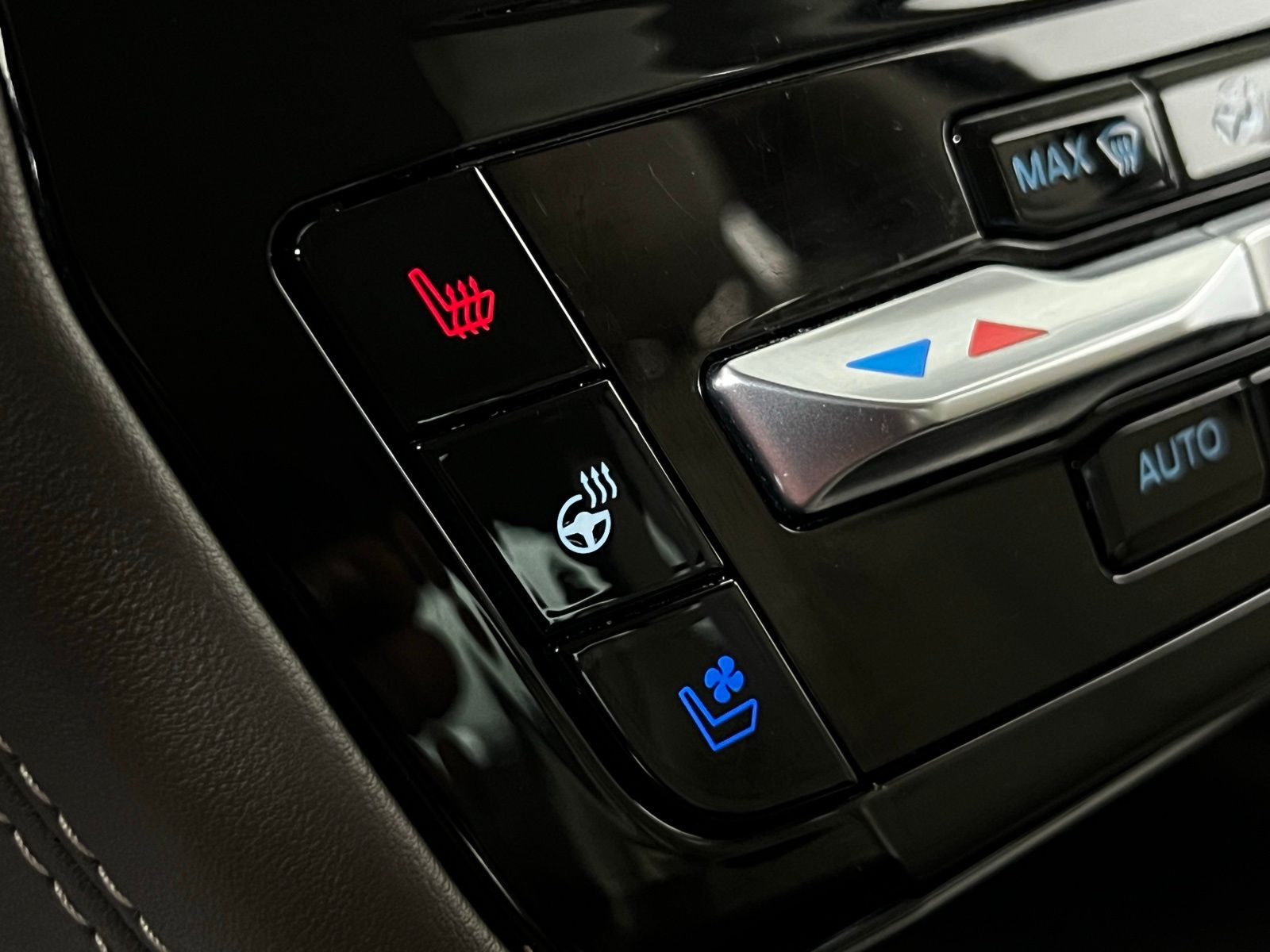 Thumbnail: 2022 Ford Explorer - 22