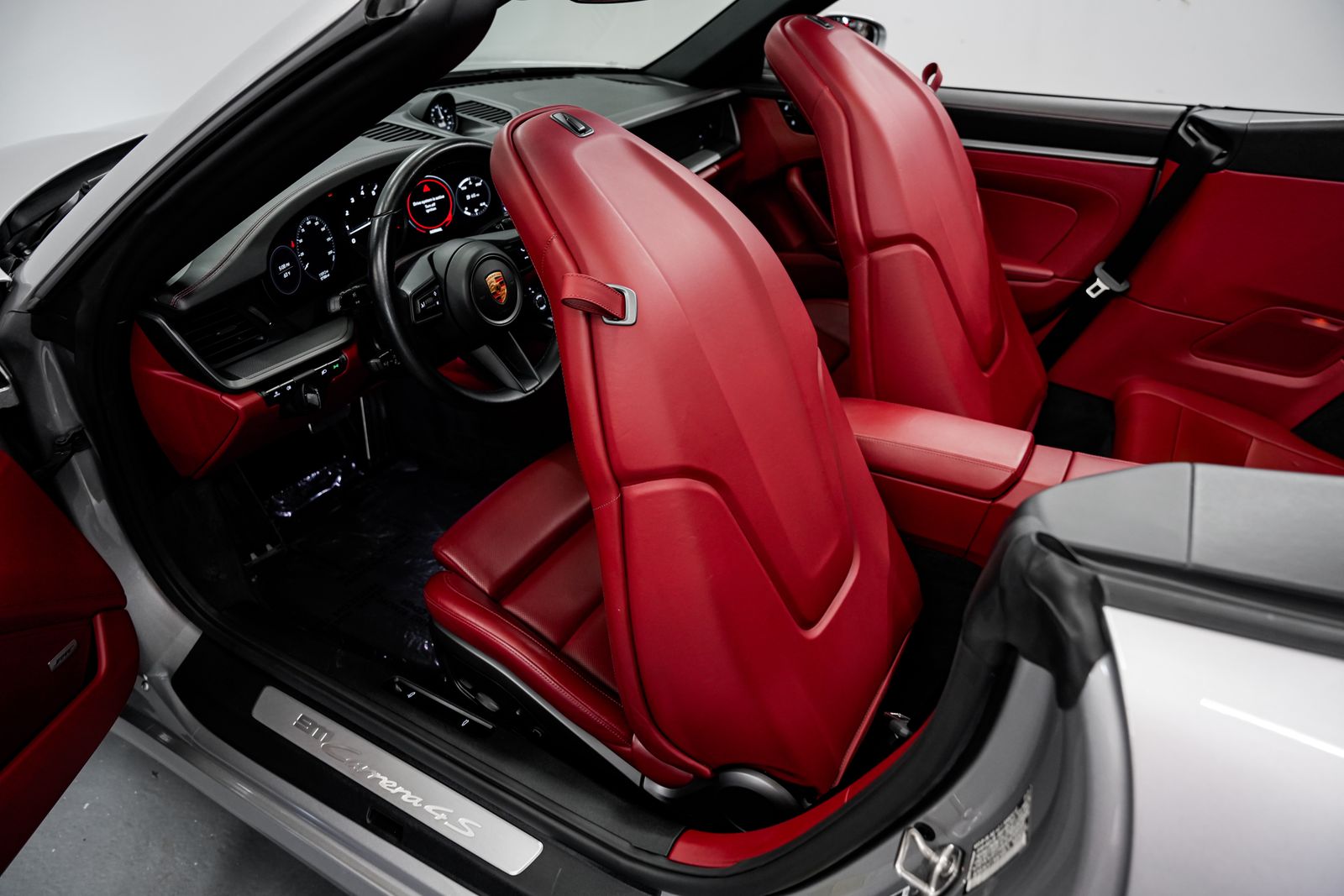 2021 Porsche 911 Carrera 4S — photo 24