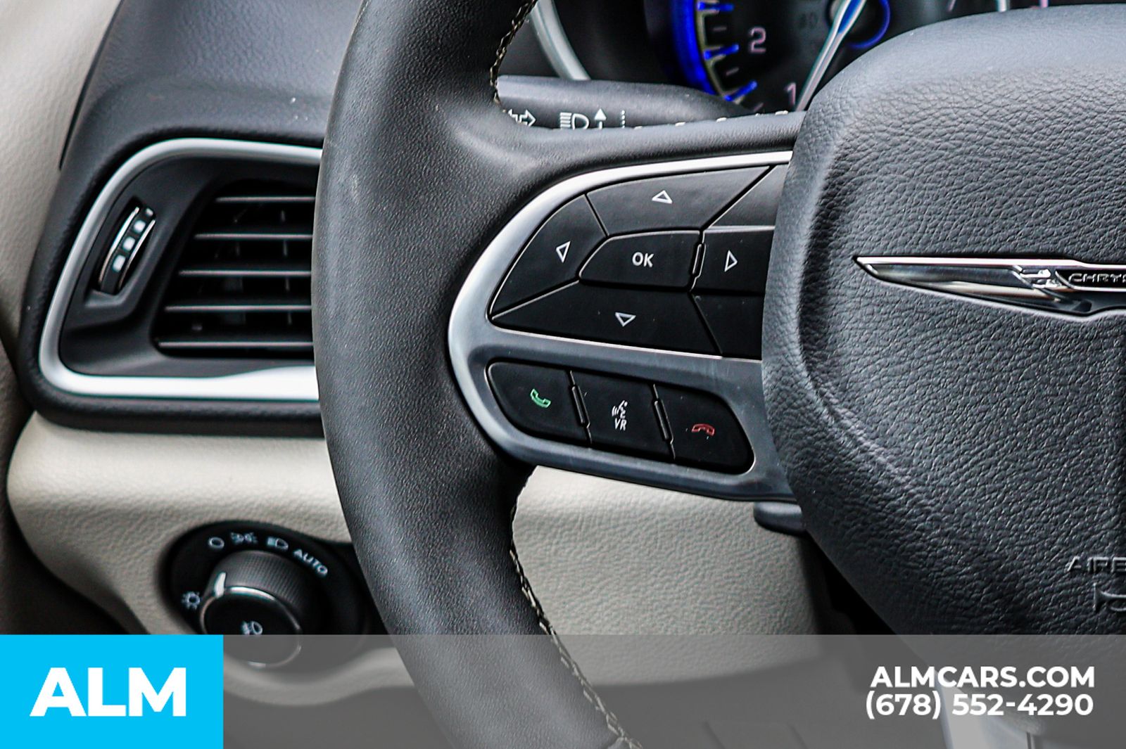 2024 Chrysler Pacifica Touring L photo 32