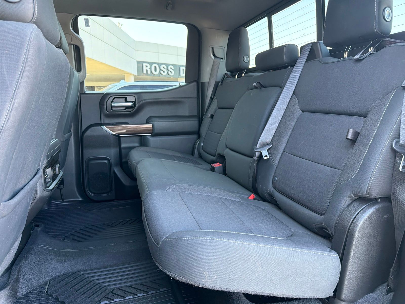 2020 Chevrolet Silverado 1500 RST - 11