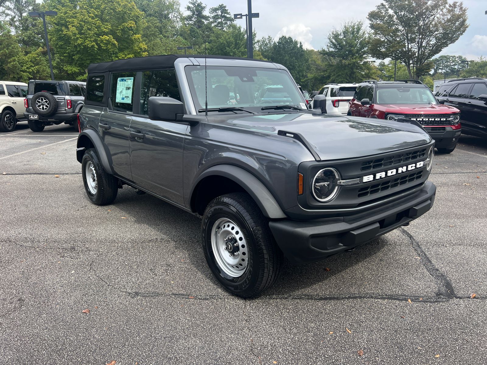 2025 Ford Bronco Base photo 3