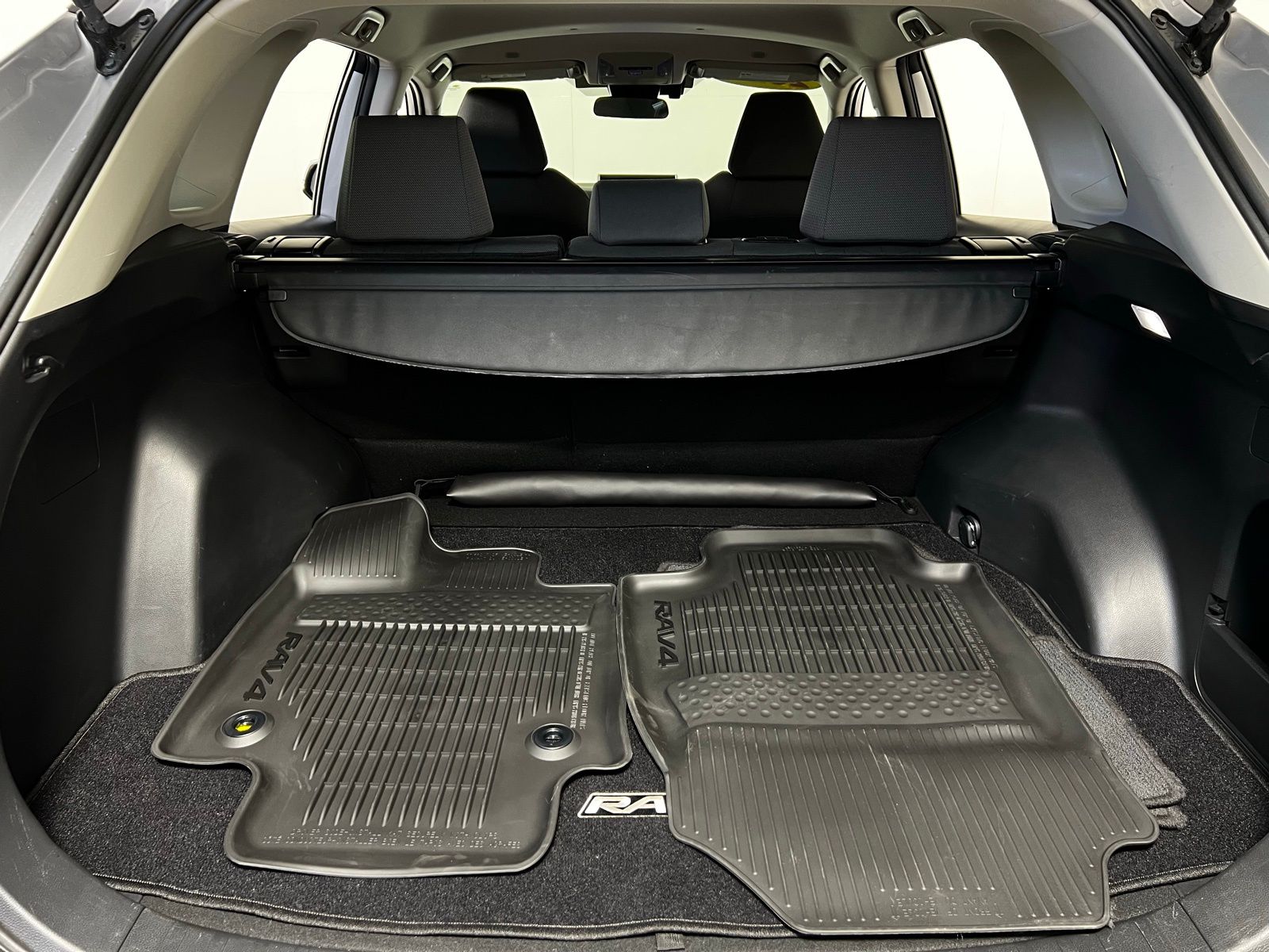 2024 Toyota RAV4 XLE 26
