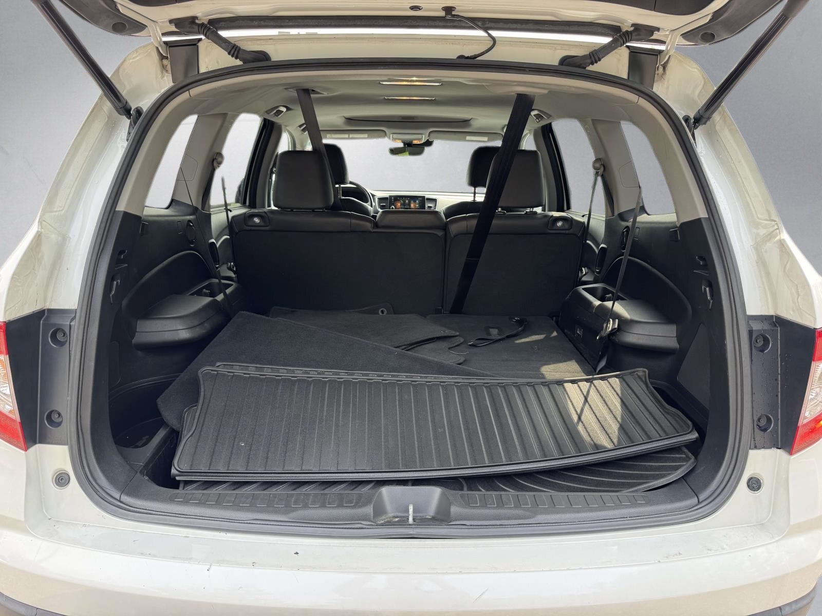 Used 2022 White Honda Special Edition image 36