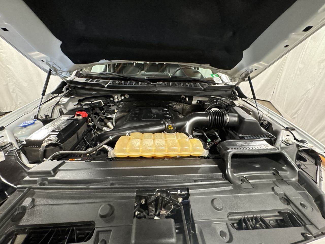 2016 Ford F-150 Lariat photo 31