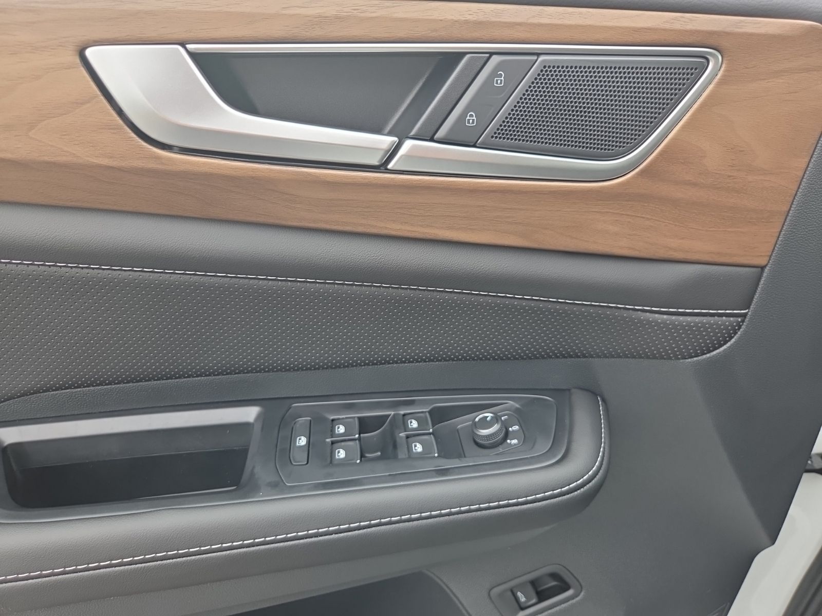new 2026 Volkswagen Atlas car, priced at $45,905