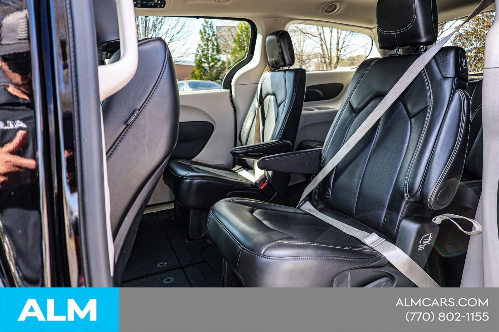 Used 2024 Black Chrysler Touring L image 19