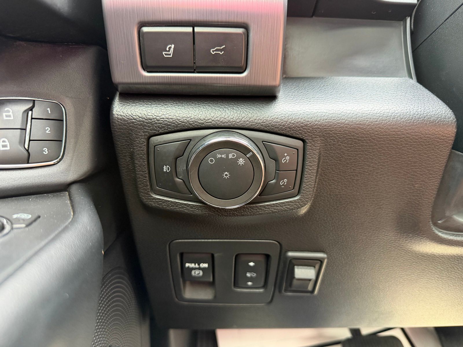 2020 Ford Expedition image 22