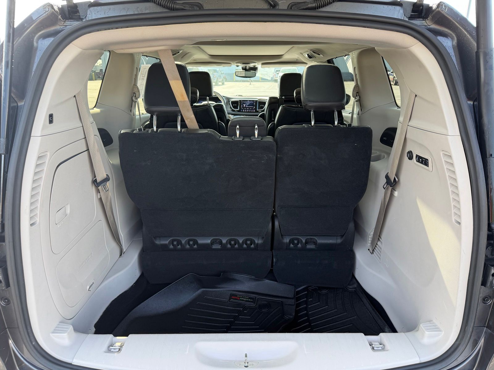 2019 Chrysler Pacifica image 11