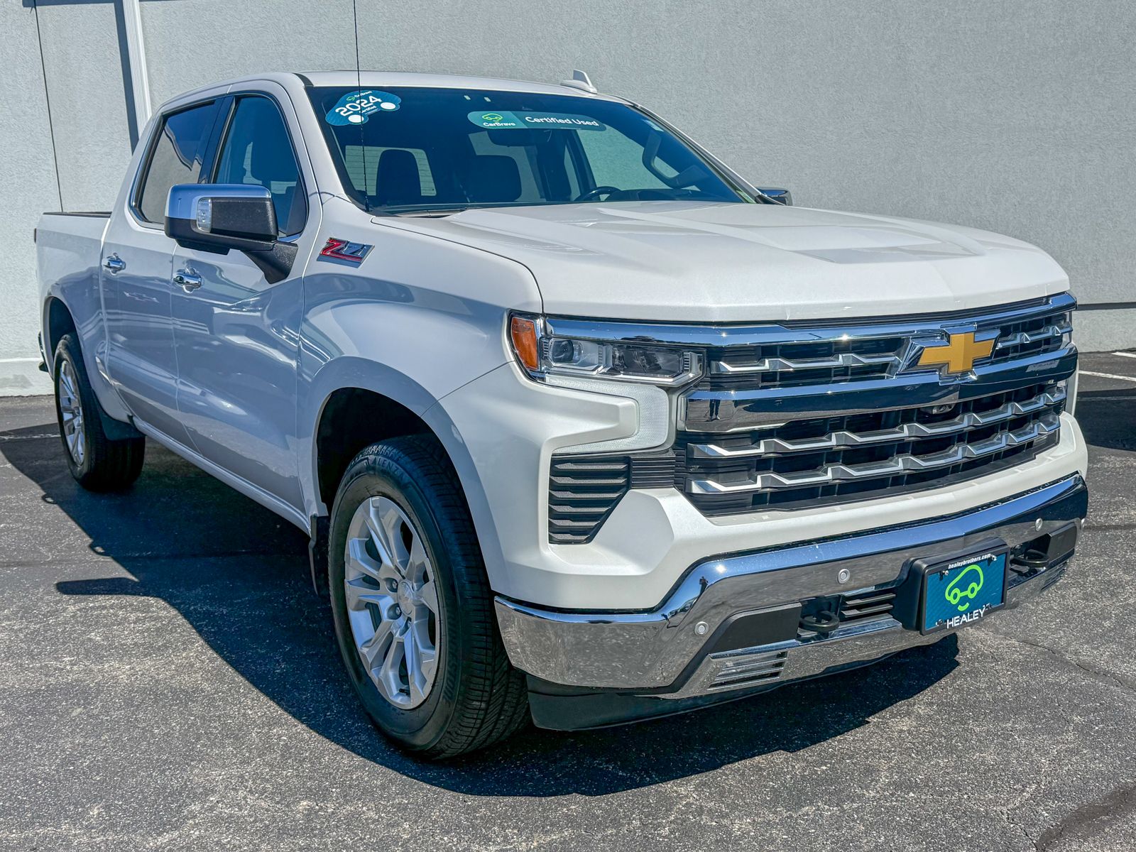 White (Iridescent Pearl Tricoat) 2024 Chevrolet Silverado 1500 Pickup Truck Four-Wheel Drive Automatic