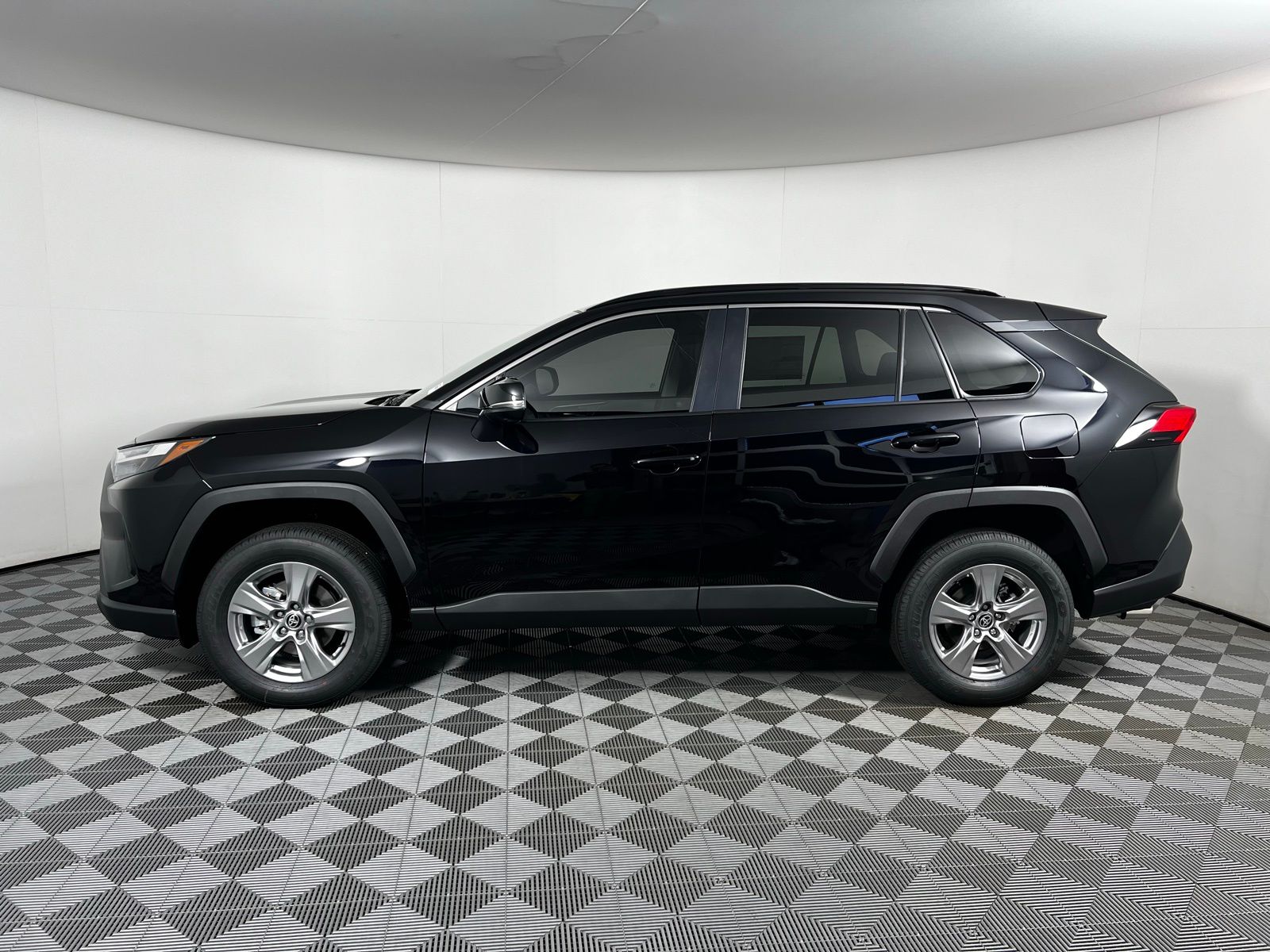 Thumbnail: 2025 Toyota RAV4 - 8