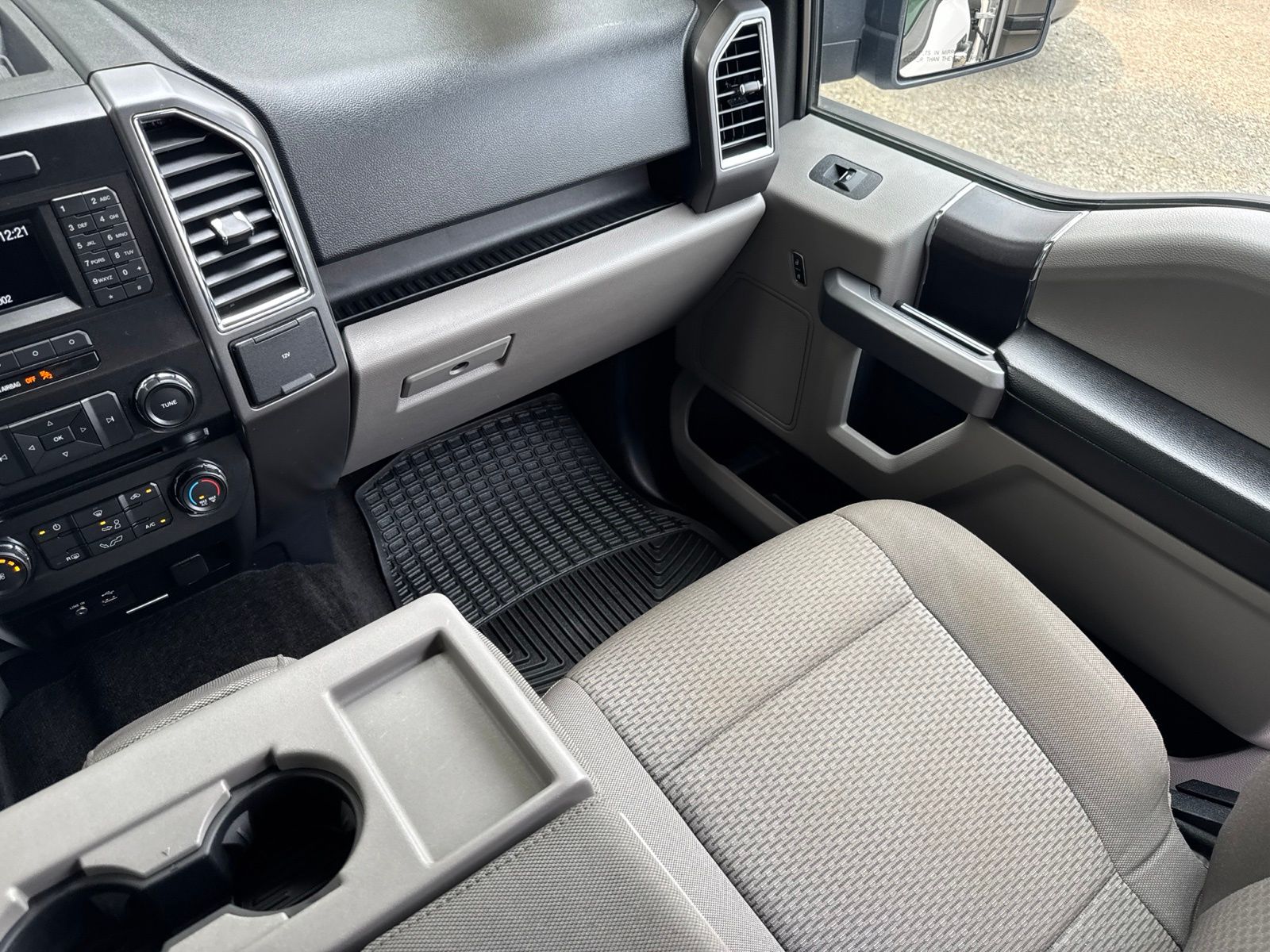 Used 2015 Oxford White Ford XLT image 38