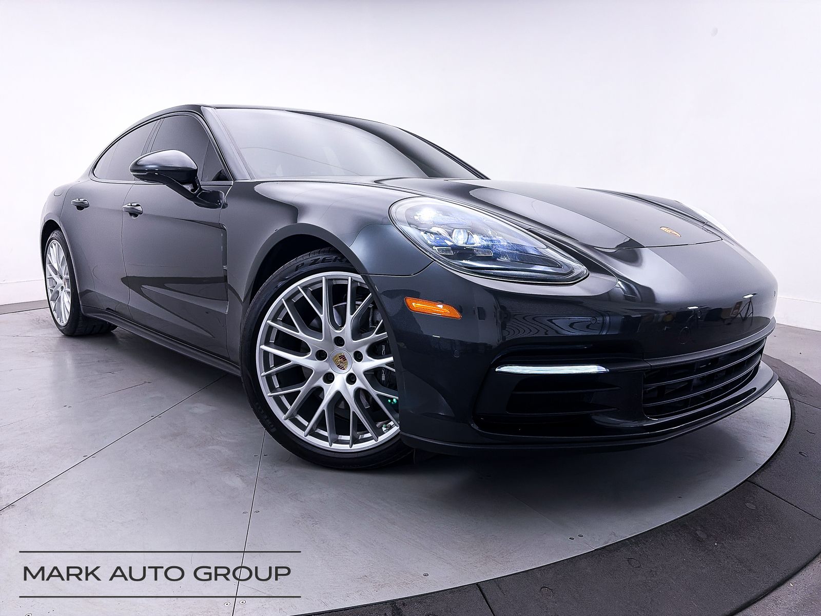 2018 Porsche Panamera 