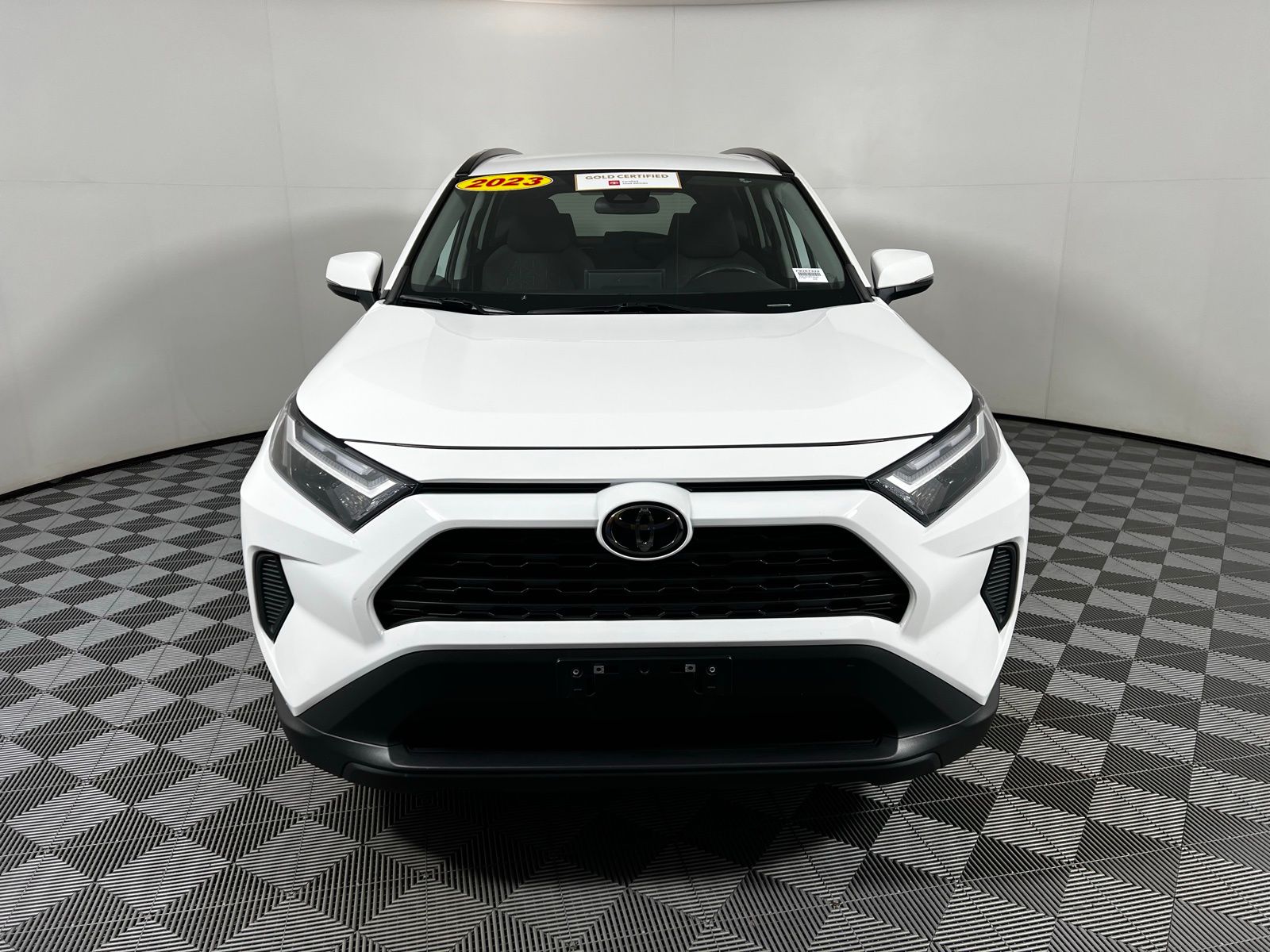 2023 Toyota RAV4 XLE 2