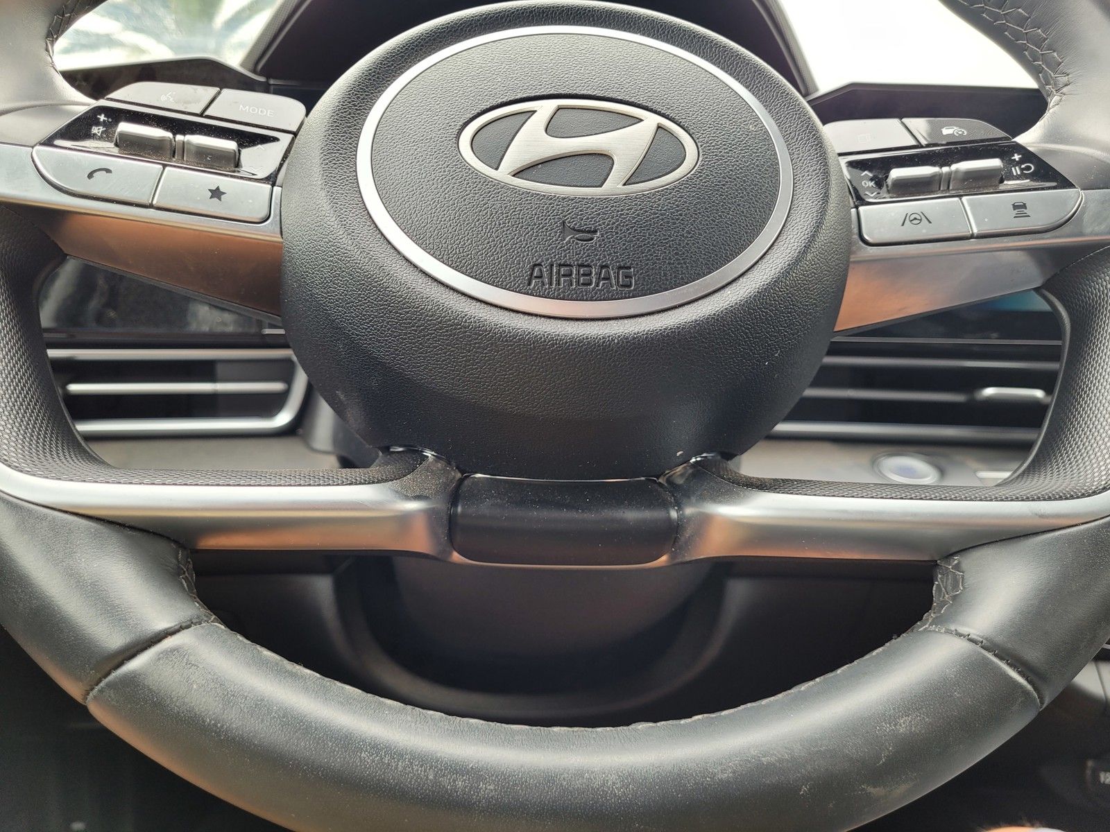 2024 Hyundai Elantra Limited - Photo 32