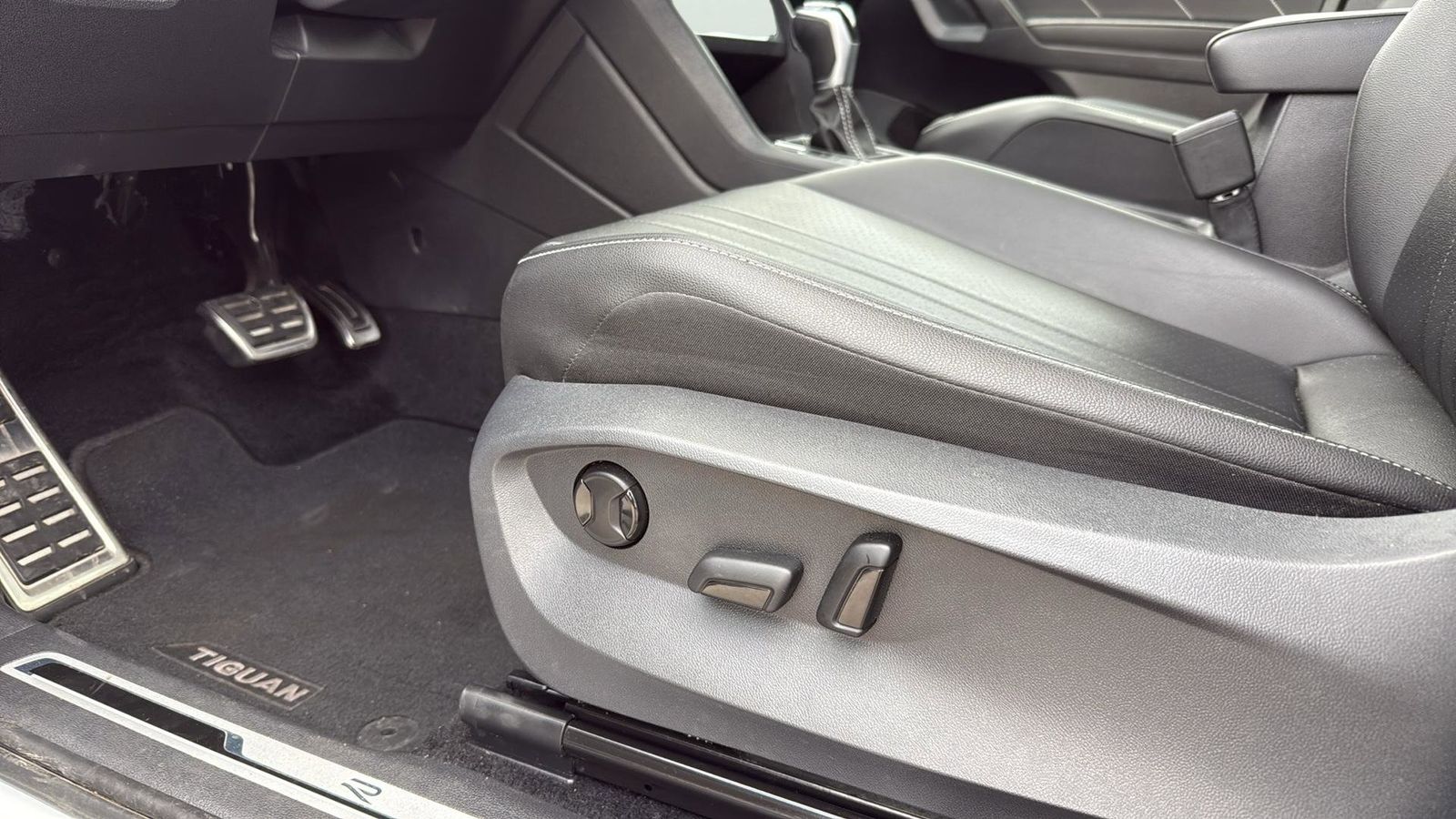 Used Car 2022 Volkswagen Tiguan  2.0t Se R-line Black For Sale In Austin, Texas