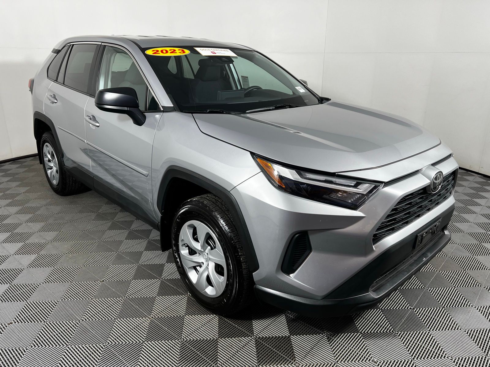 2023 Toyota RAV4 LE 3