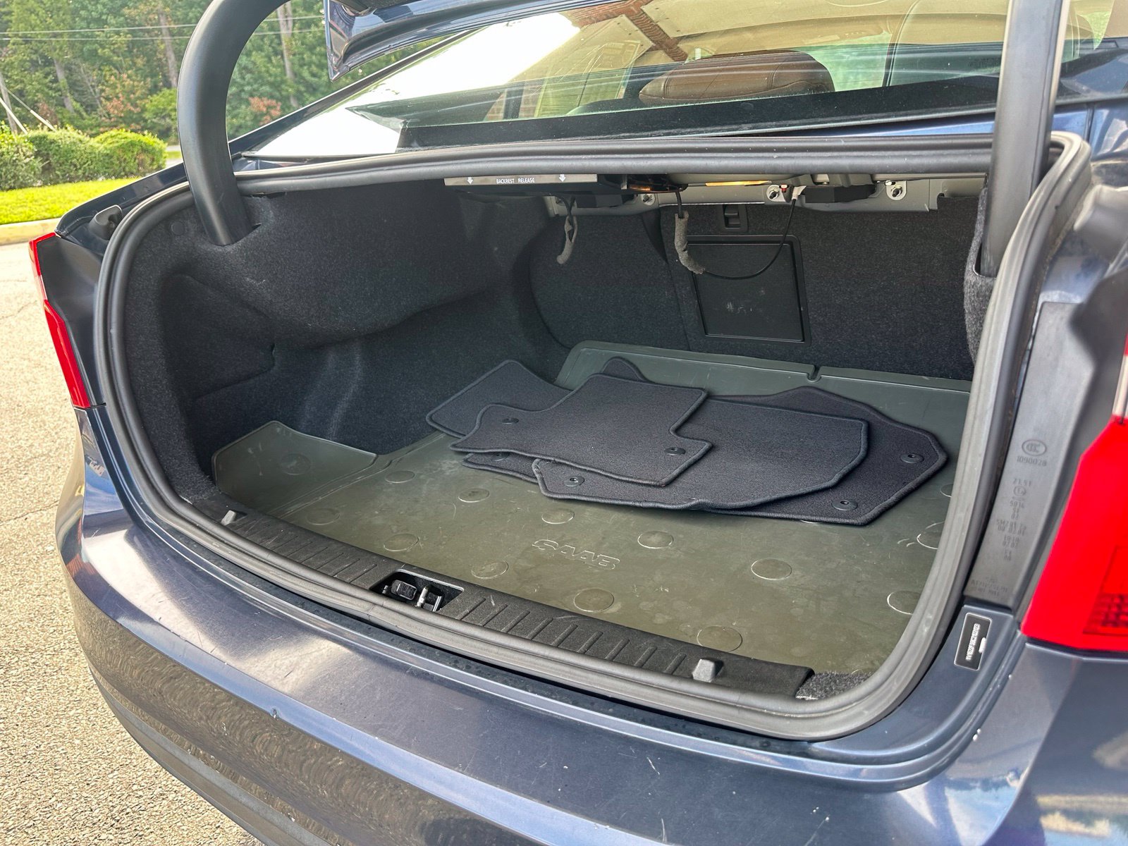 Used 2012 Blue Volvo T5 image 22