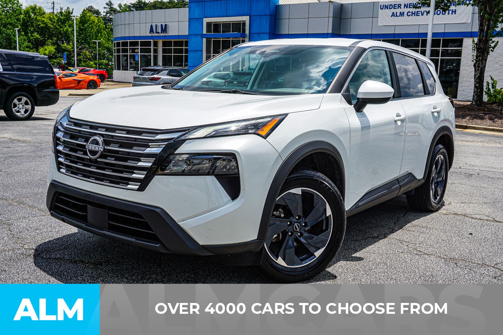 Used 2025 White Nissan SV image 3