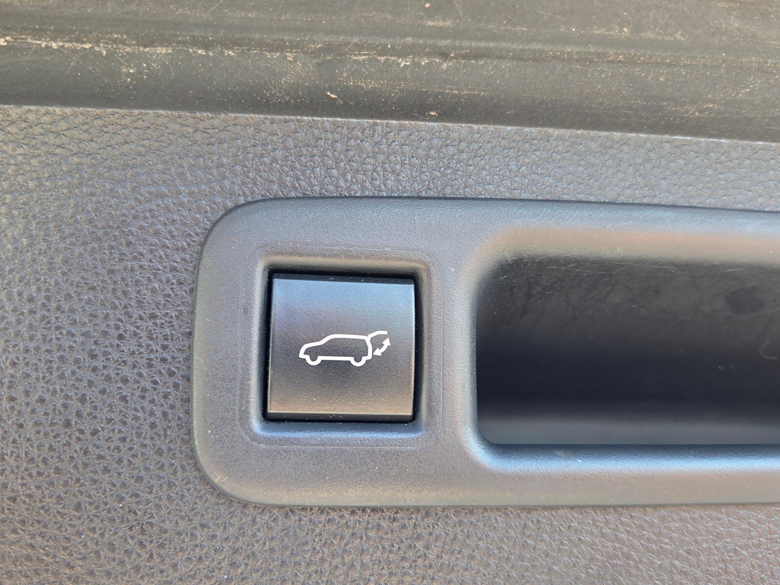 Used 2021 White Toyota LE image 15