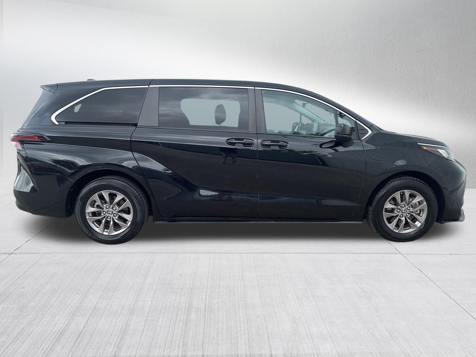 Used Car 2023 Toyota Sienna  Le For Sale Under $40,000 In Austin, Texas