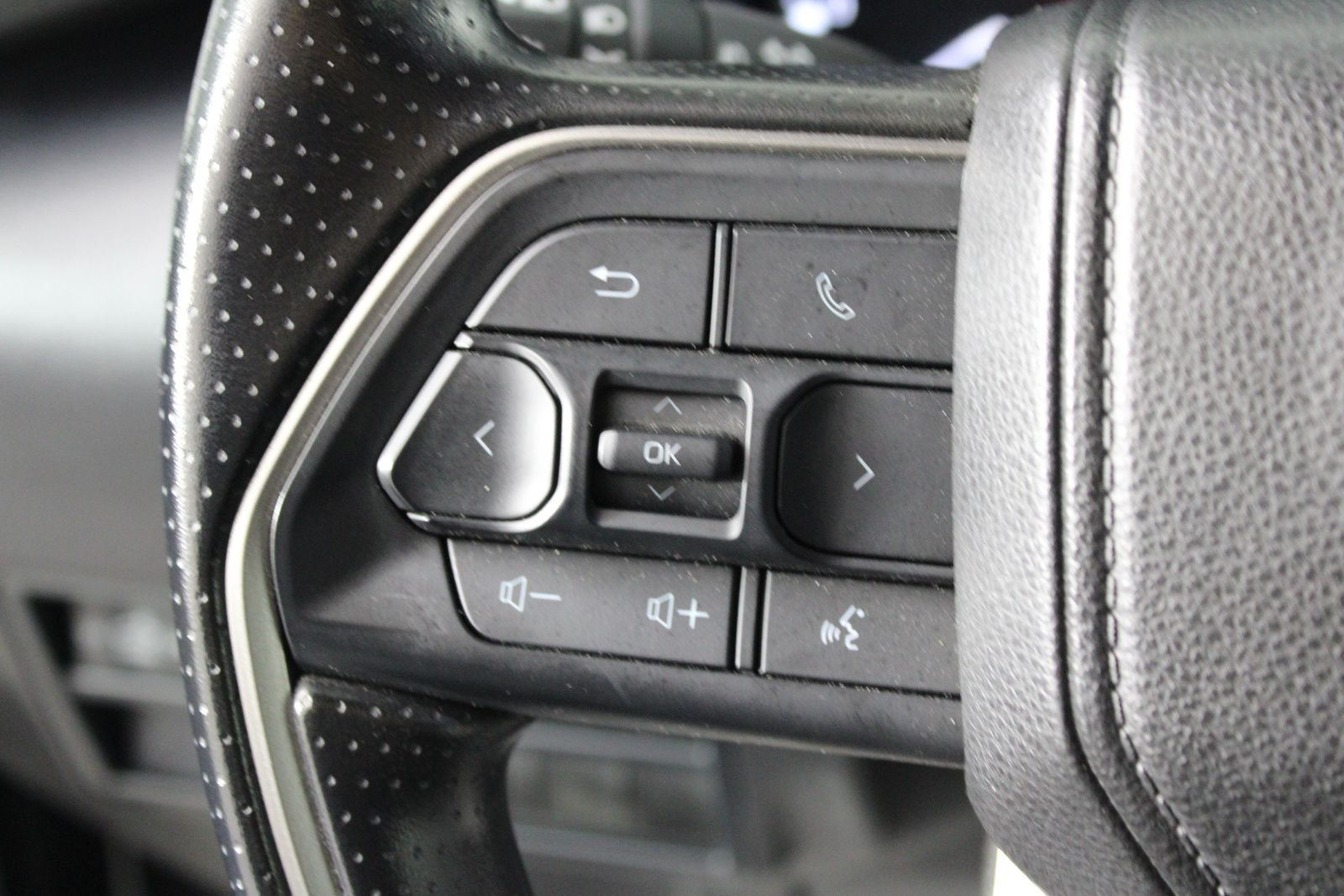 Used 2025 Gray Toyota SR5 image 27