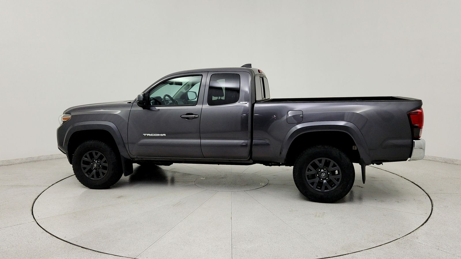 Used 2020 Gray Toyota SR5 image 4