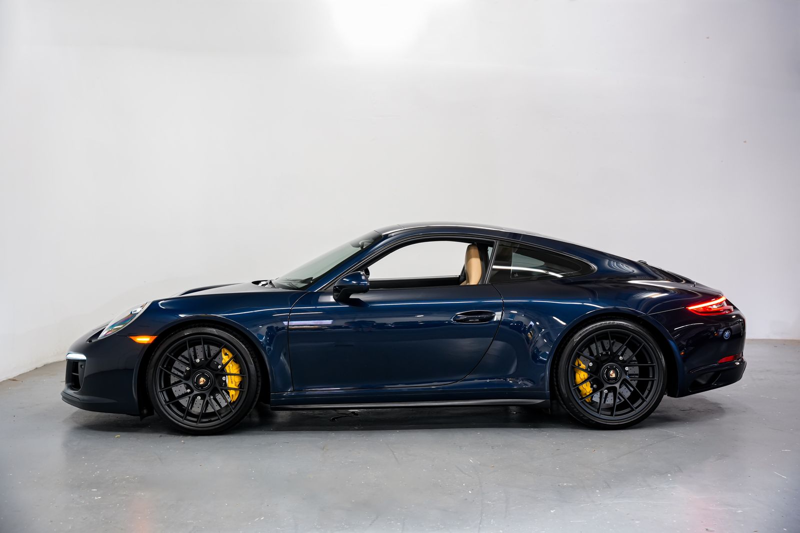 2018 Porsche 911 Carrera GTS — photo 6