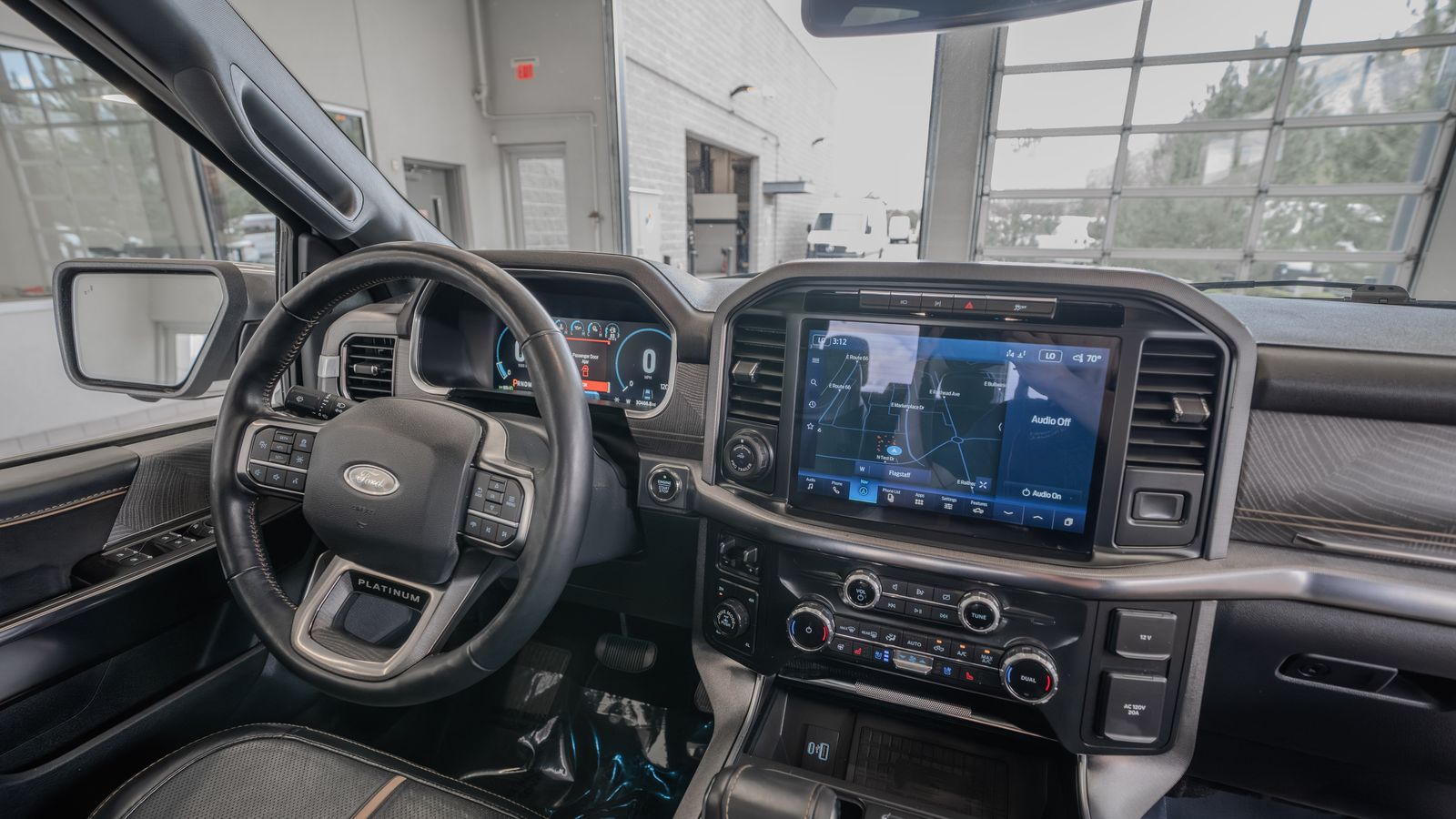 2022 Ford F-150 Platinum — foto completa 19 de 33