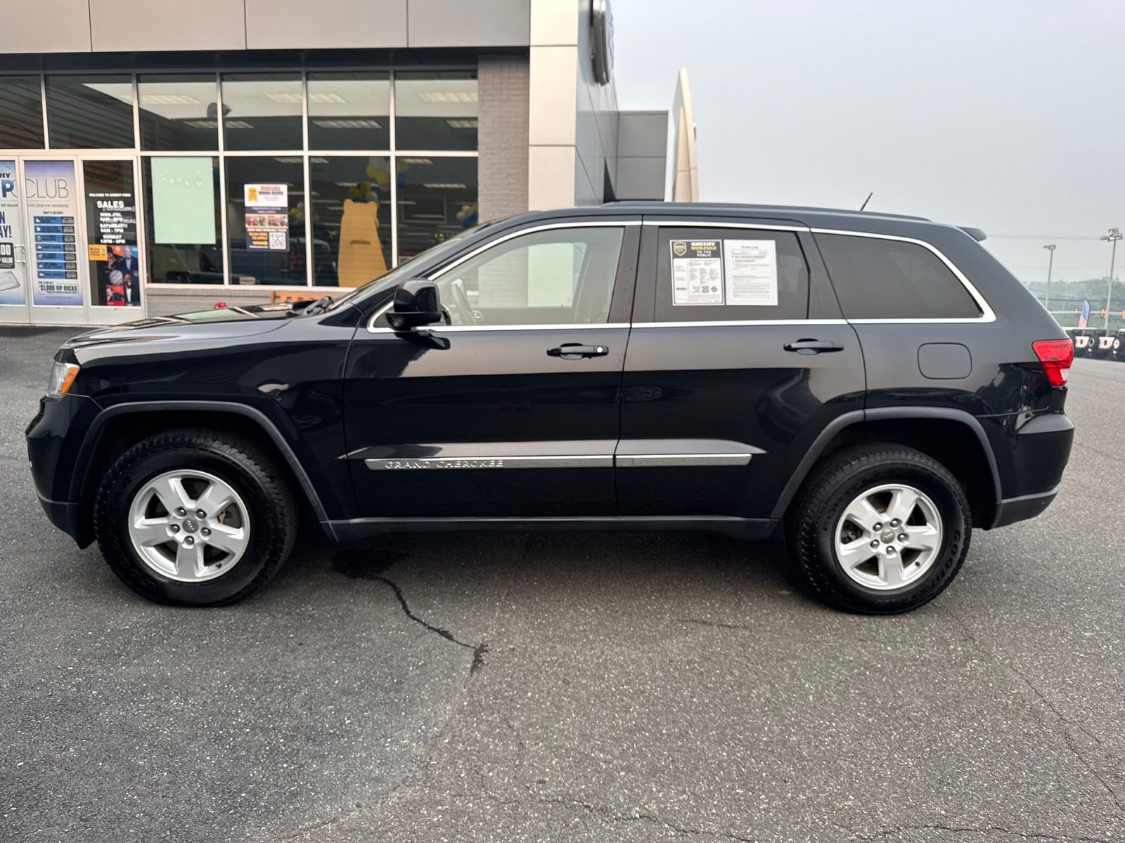 Used 2012 Brilliant Black Crystal Pearlcoat Jeep Laredo image 26