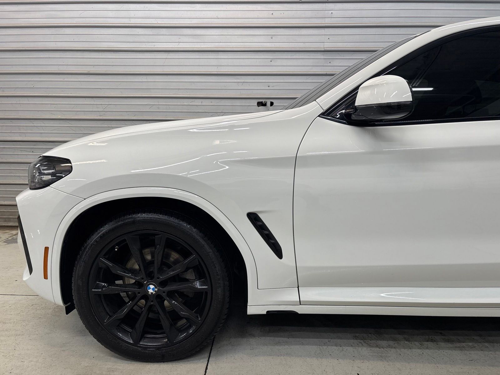 2023 BMW X4 xDrive30i - Image 4