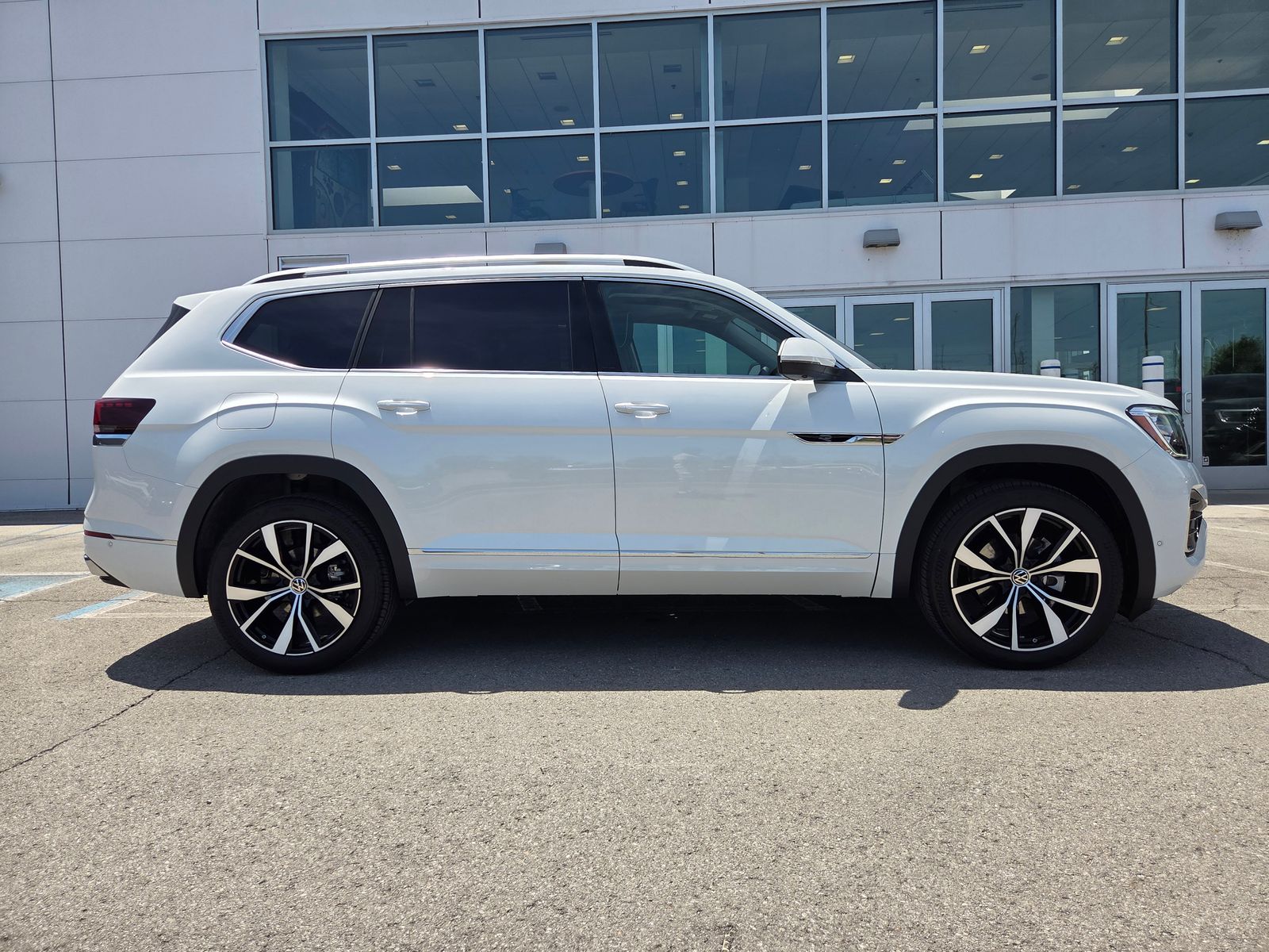 new 2026 Volkswagen Atlas car, priced at $54,722