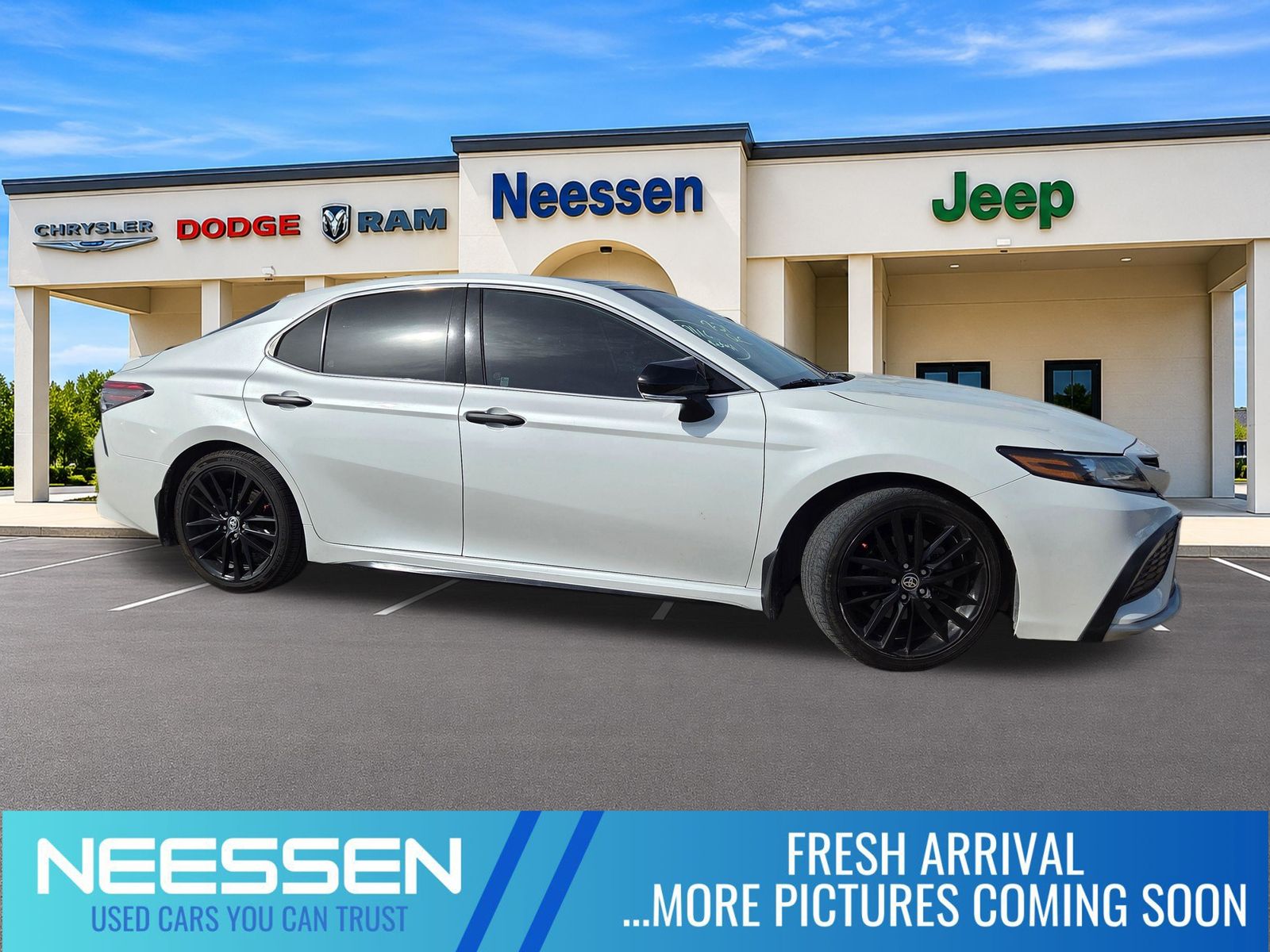 Pearl 2023 Toyota Camry Sedan Front-Wheel Drive 8-Speed Automatic