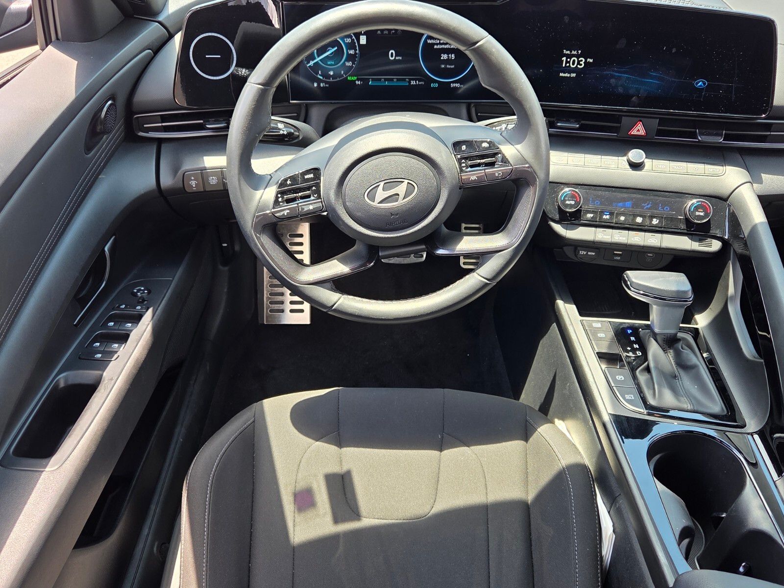 Used 2025 Black Hyundai SEL Sport image 7