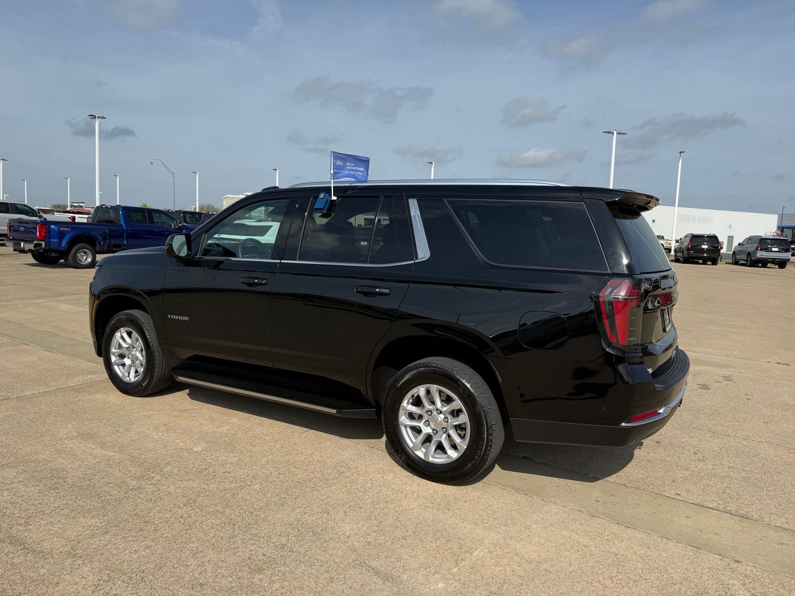 View vehicle photo 7