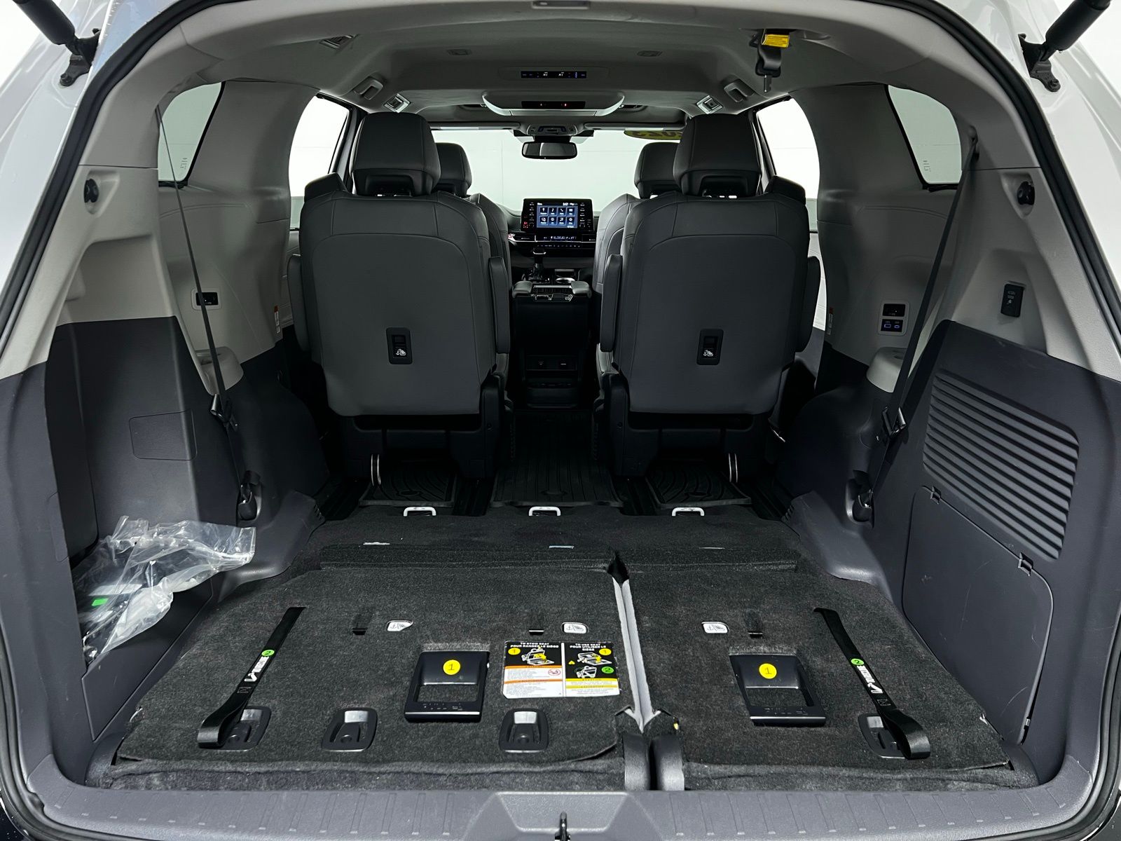 Thumbnail: 2023 Toyota Sienna - 31