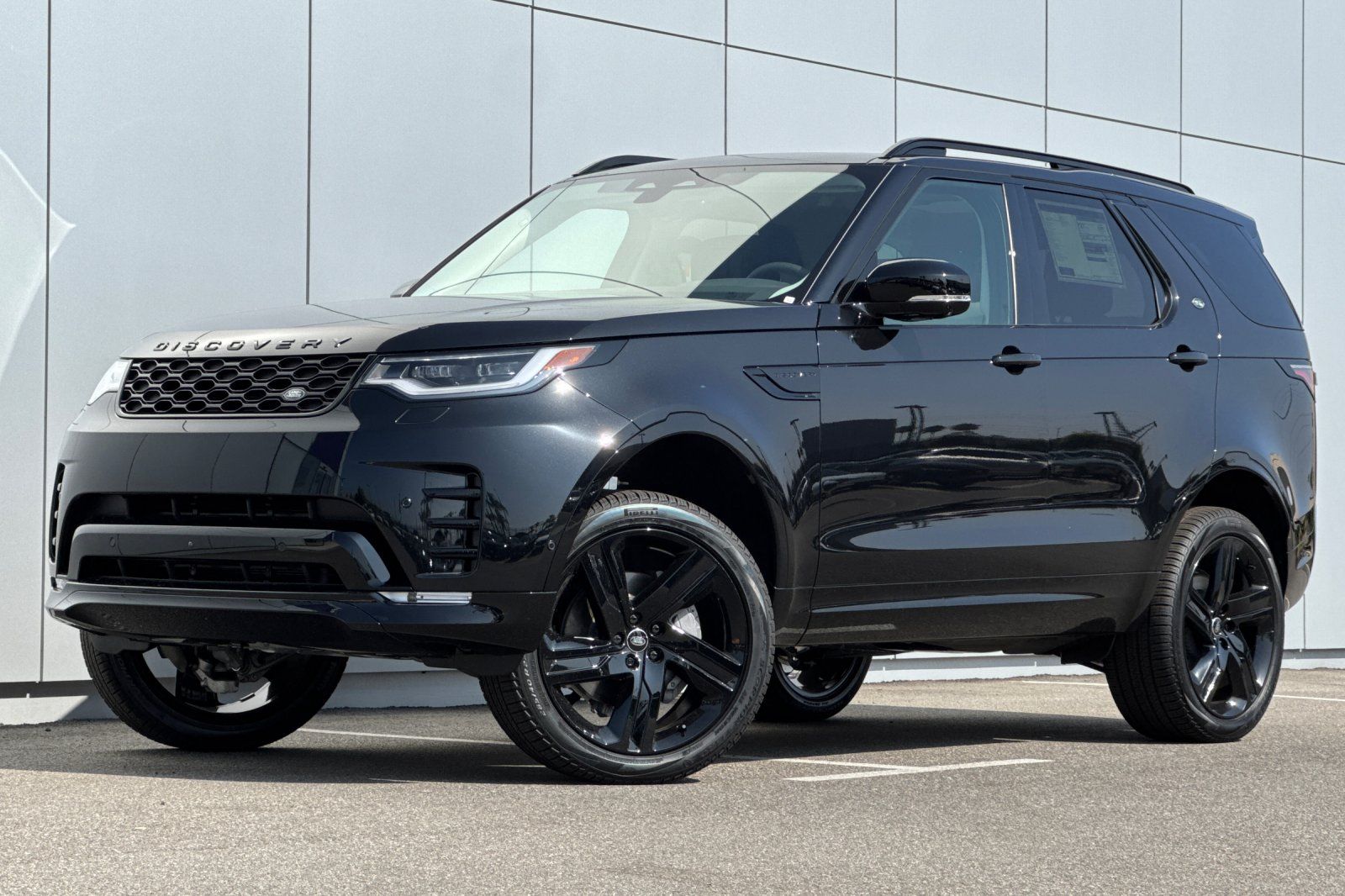 Santorini Black Metallic 2026 Land Rover Discovery P300 Dynamic SE AWD SUV / Crossover All-Wheel Drive 8-Speed Automatic