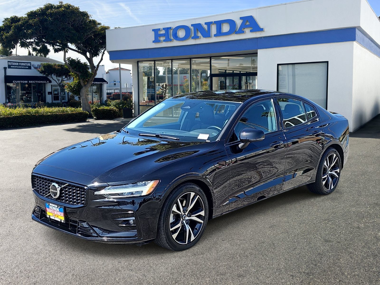 2024 Volvo S60 B5 Plus Dark Theme FWD