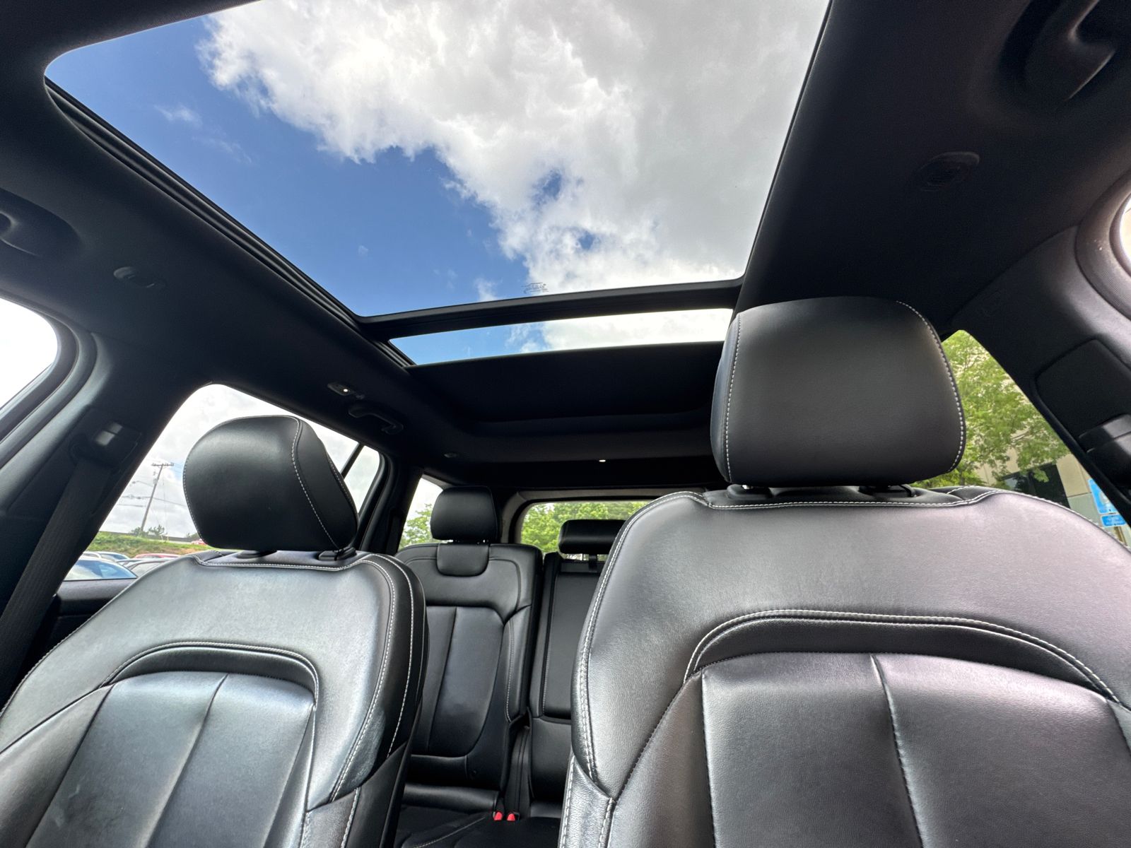 Used 2024 Silver Jeep 4xe image 31