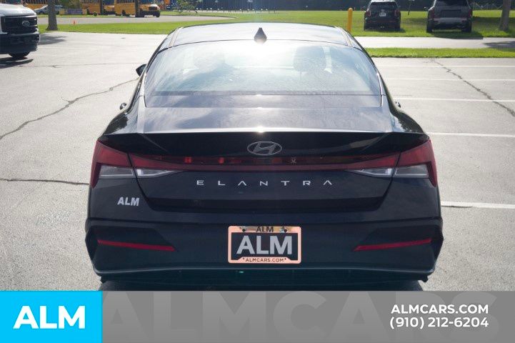 Used 2026 Abyss Black Hyundai SE image 7