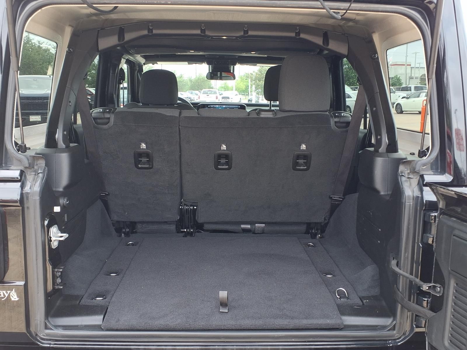 2025 Jeep Wrangler Sahara - 9
