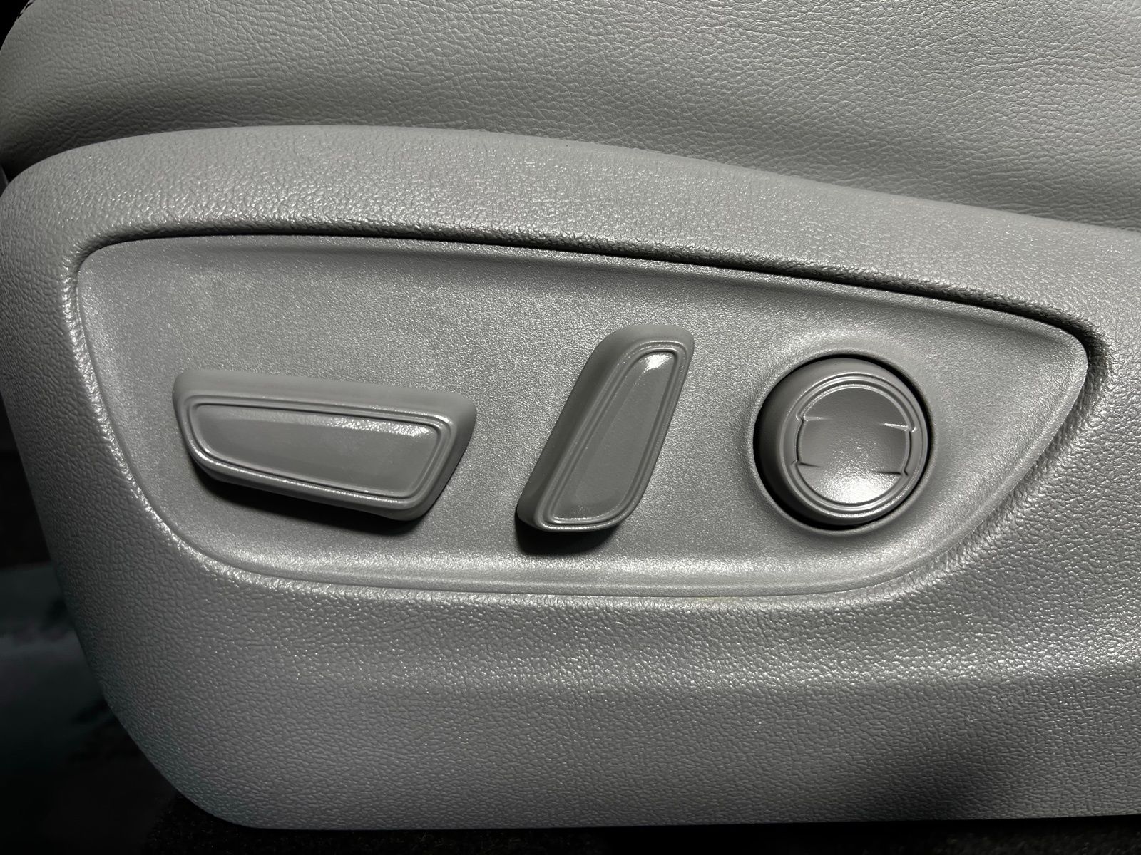 Thumbnail: 2026 Toyota Highlander - 14