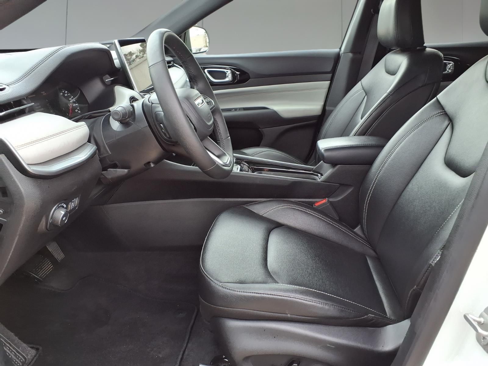 2025 Jeep Compass Limited White at Texan Dodge Chrysler Jeep Ram