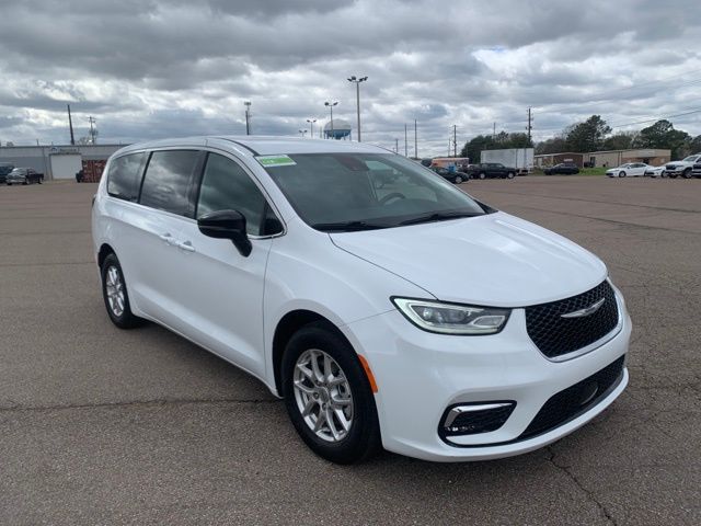 2025 Chrysler Pacifica Select FWD