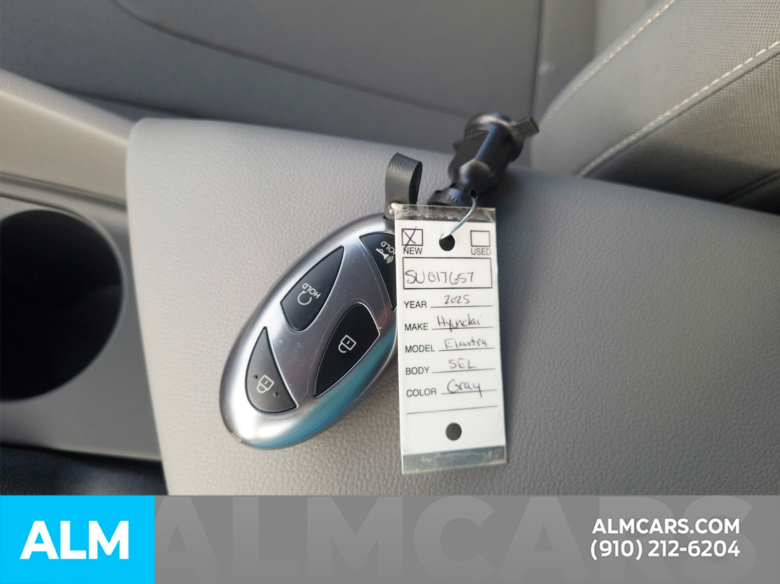 Used 2025 Gray Hyundai SEL Sport image 29