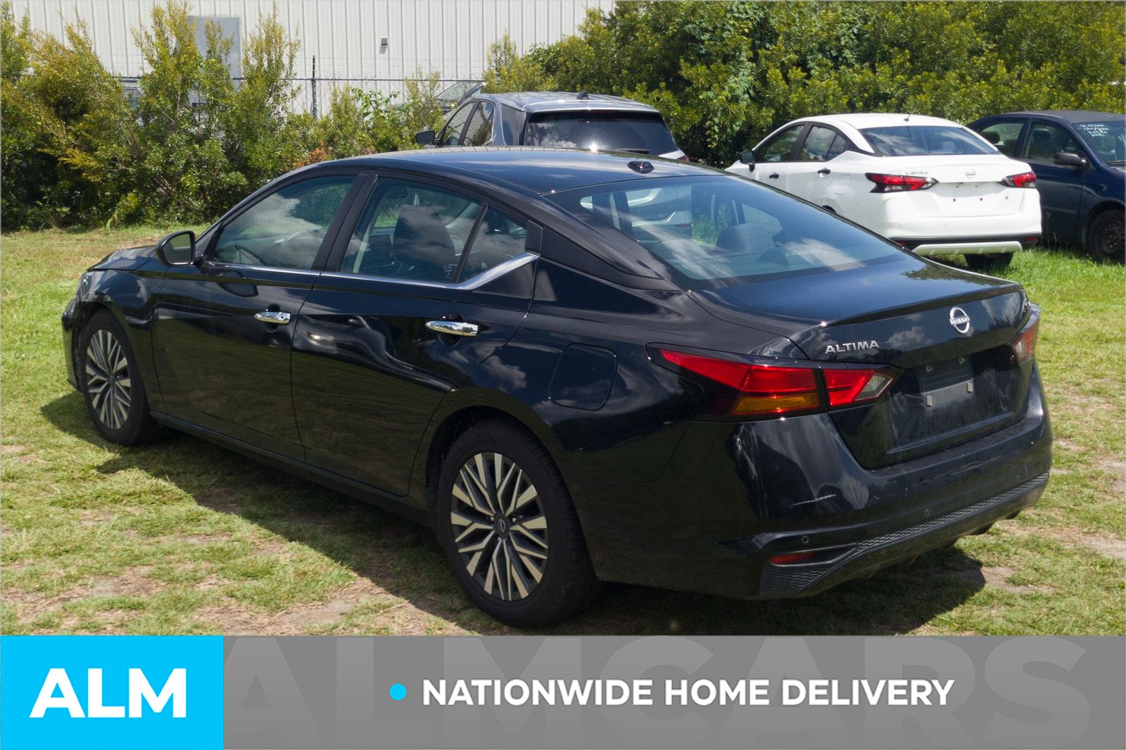 Used 2024 Super Black Nissan 2.5 SV image 4